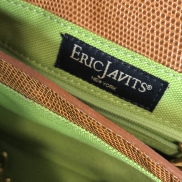 Eric Javits Squishee Black Woven Straw Light Beige Leather Trim Turnlock close - Picture 9 of 12